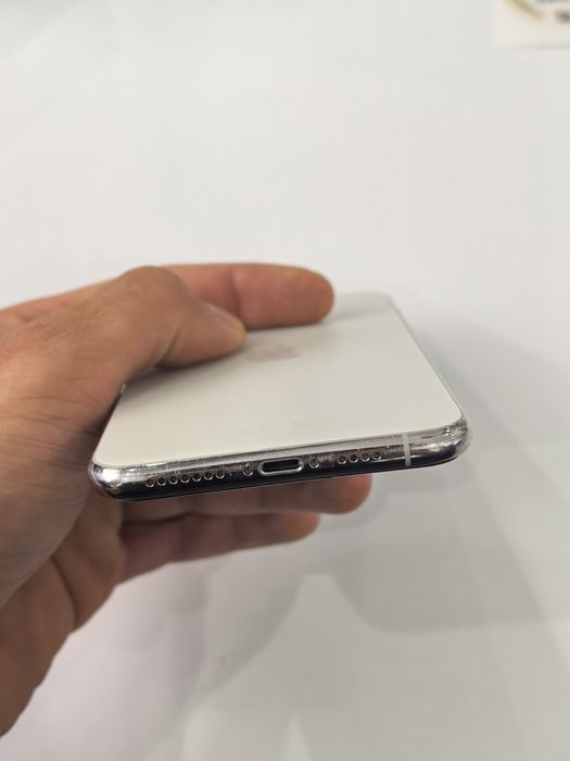 Заглавие: iPhone 11 Pro Max 256GB – Перфектно работещ, отключен към всички оператори.