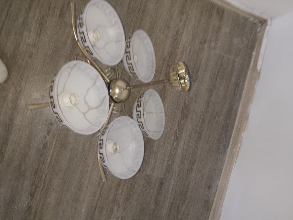 Продам люстру  бу