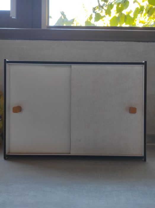 Медицинска аптечка за стена