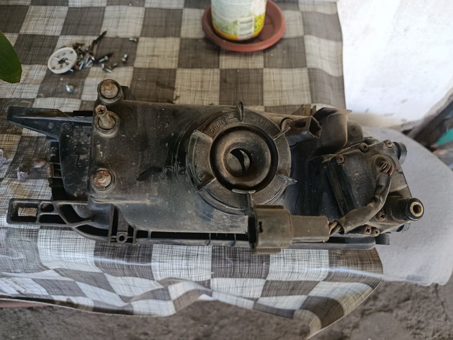 Фара на Nissan Sunny