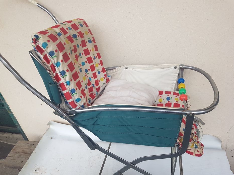 Carucior papusi vechi,vintage.