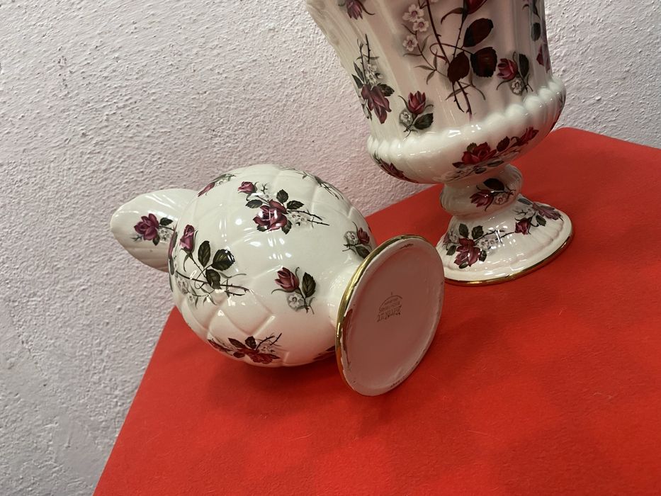 Чифт белгийски вази от порцелан на boch belgium ваза бох с цветя