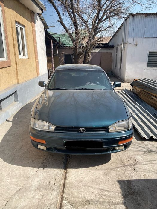 Продаю Toyota Camry недорого