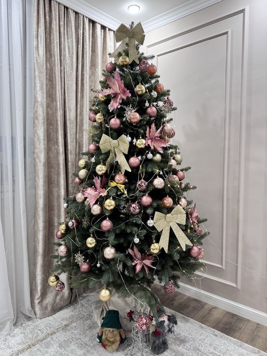 Елка с игрушками