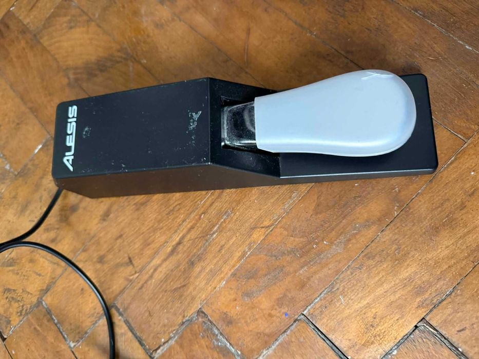 Vând pian digital Casio CDP-S100, în stare perfectă, folosit rar