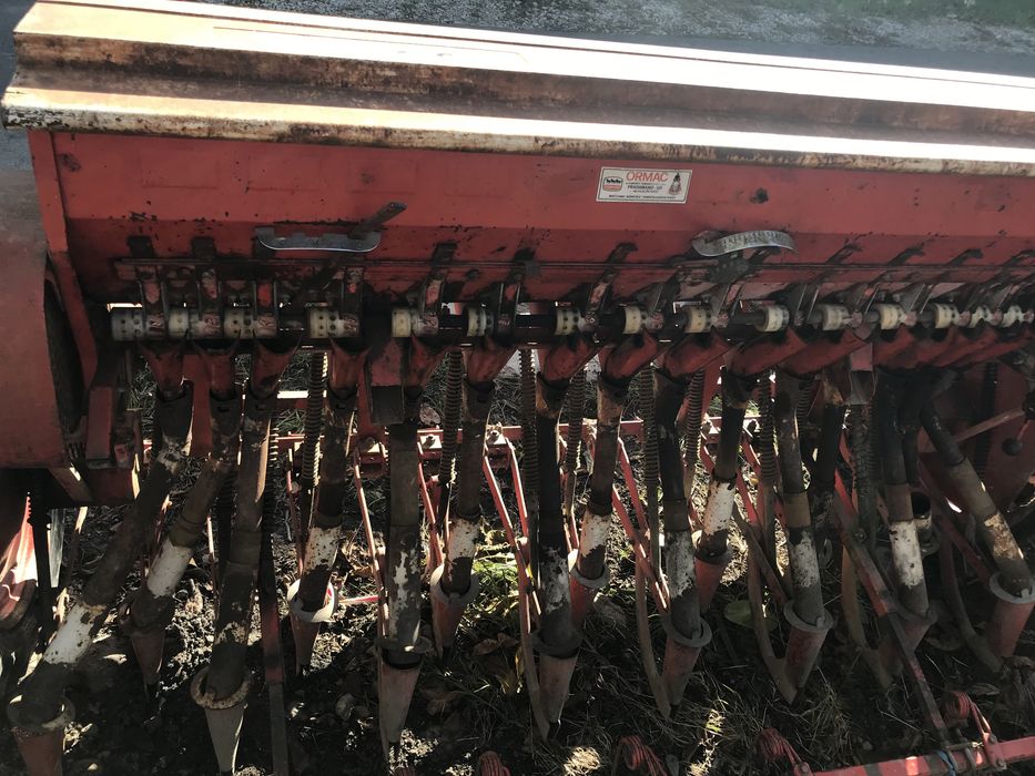 Vând samanatoare CARRARO  grau lucerana floarea soarelui