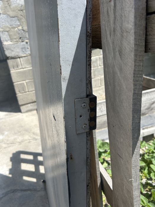 Продам металическую дверь