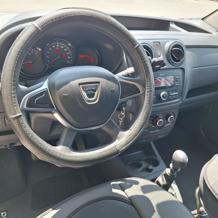 Продавам Дачия Докер