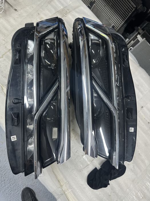 Faruri stânga dreapta vw touareg 3.