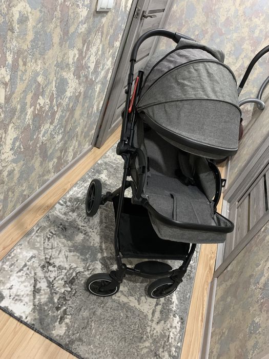 Продам Коляску почти не использовалась