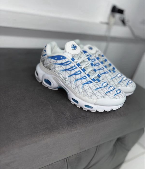 Vand adidasi nike tn doua marimi disponibile !