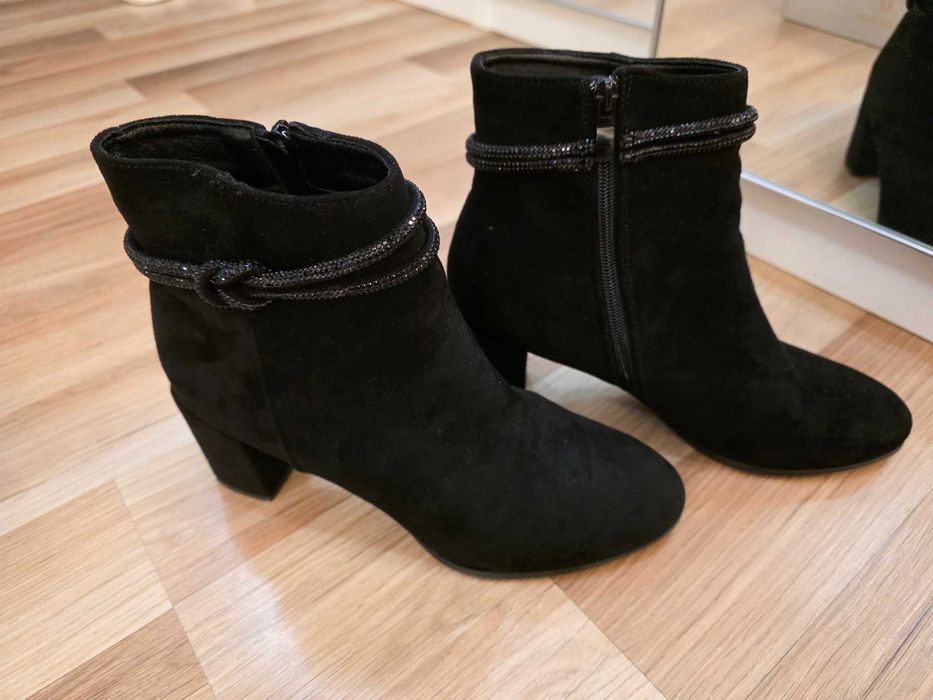 Дамски боти с висок ток