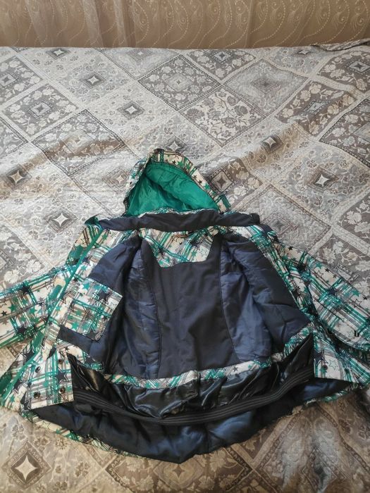 Продавам детско яке 134/140