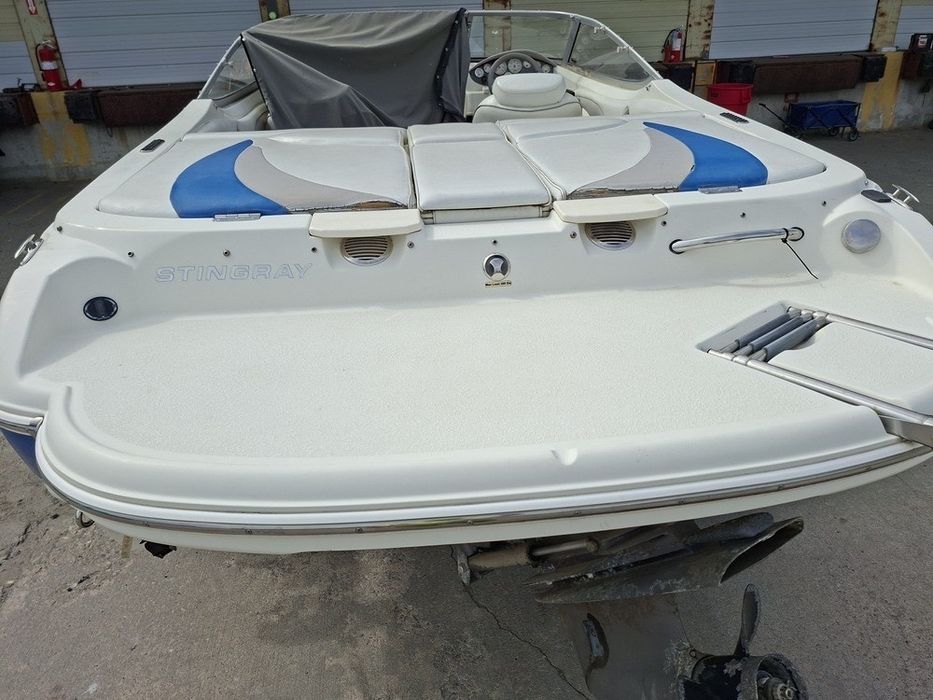 Катер stingray190