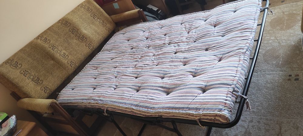 Разтегателен диван