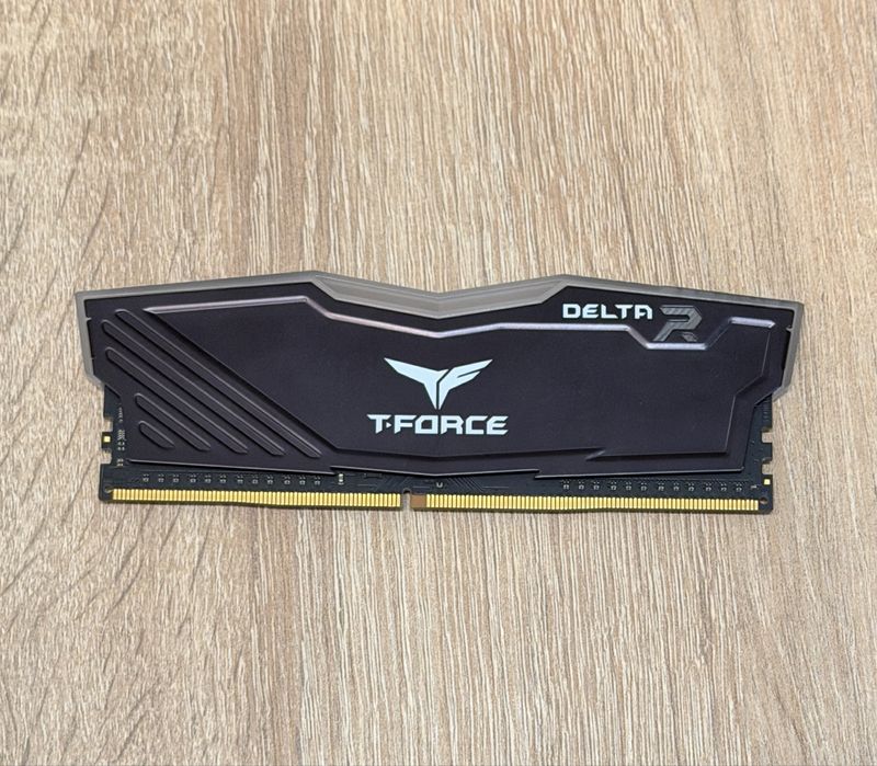 Рам Памет TeamGroup Delta R RGB 8GB DDR4 3000MHz- топ състояние