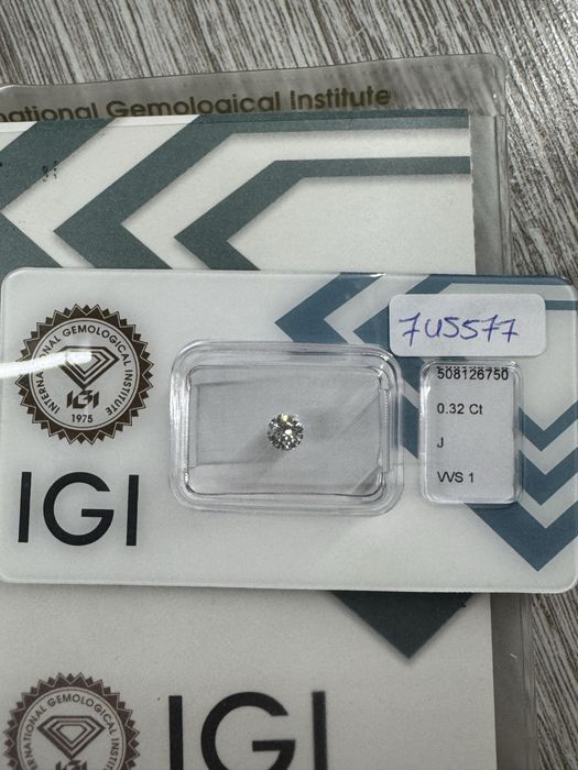 2 броя диаманти 0.32 ct / vvs1/  3x EX / IGI общо 0.64 ct