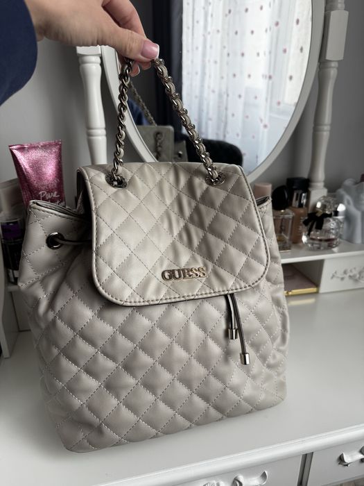 Дамска раница GUESS