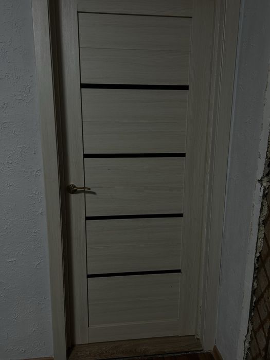 Дверь не новая . Как на фото. Межкомнатная!!