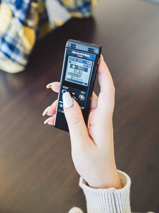 Olympus Цифровой Диктофон OM System WS-883 8 ГБ Стерео Русский