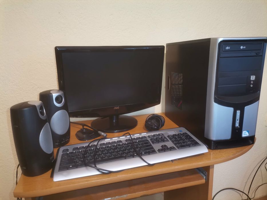 Настолен компютър, монитор и периферия