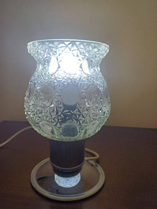 Настолни лампи                    .