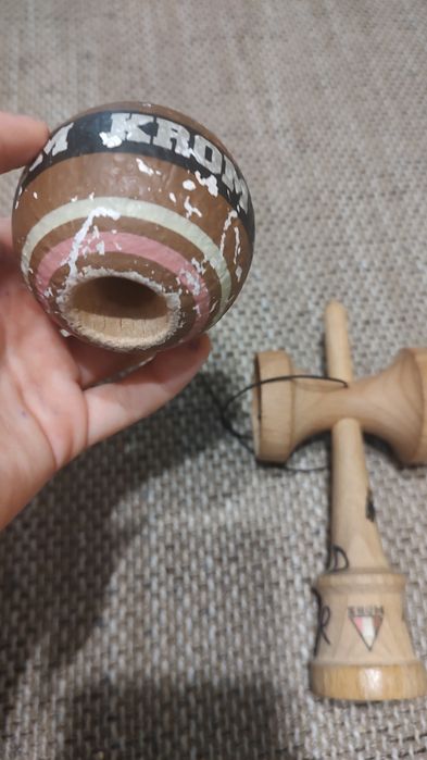 Kendama Krom Strogo Neapolitan Chocolate.Pret:450 ușor negociabil transport inclus.