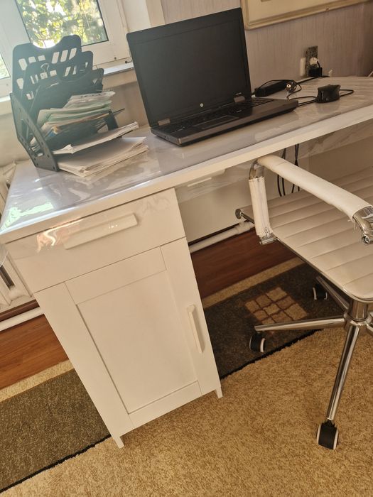 Стол письменный и кресло