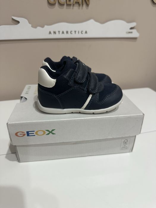 Продам детские кроссовки GEOX