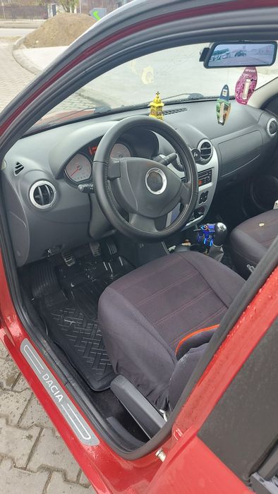 Vând DACIA Logan