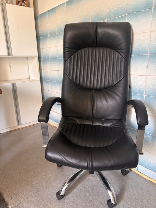 Кожаное кресло офисное натуральное