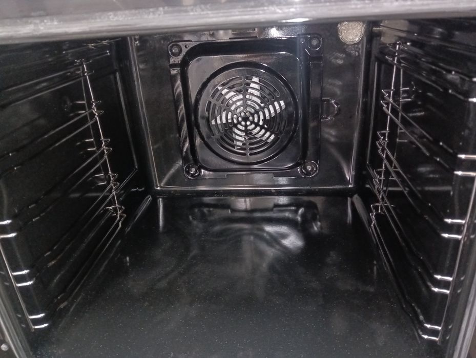 Като нова свободно стояща печка с керамичен плот Gram 2години гаранция