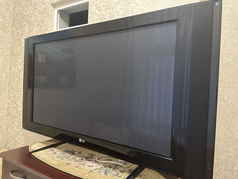 Продам телевизор LG 42PC7RV