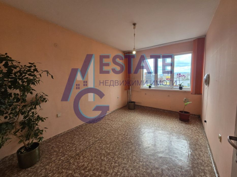 Тристаен апартамент в гр. София, жк. Връбница 2