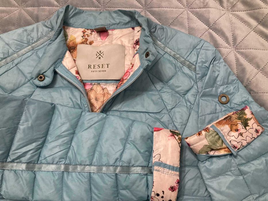 Пухено късо яке на марката Reset