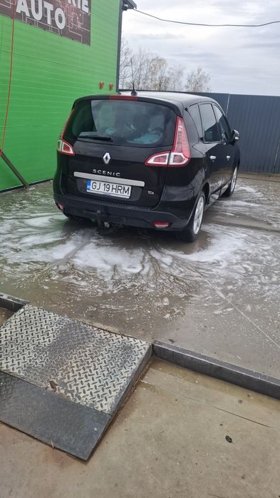 Vând reno scenic an 2010