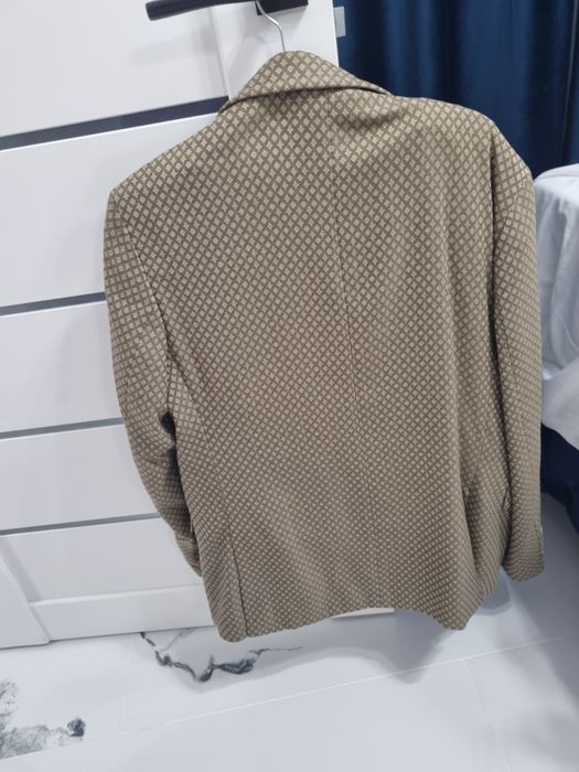 Costum barbati auriu