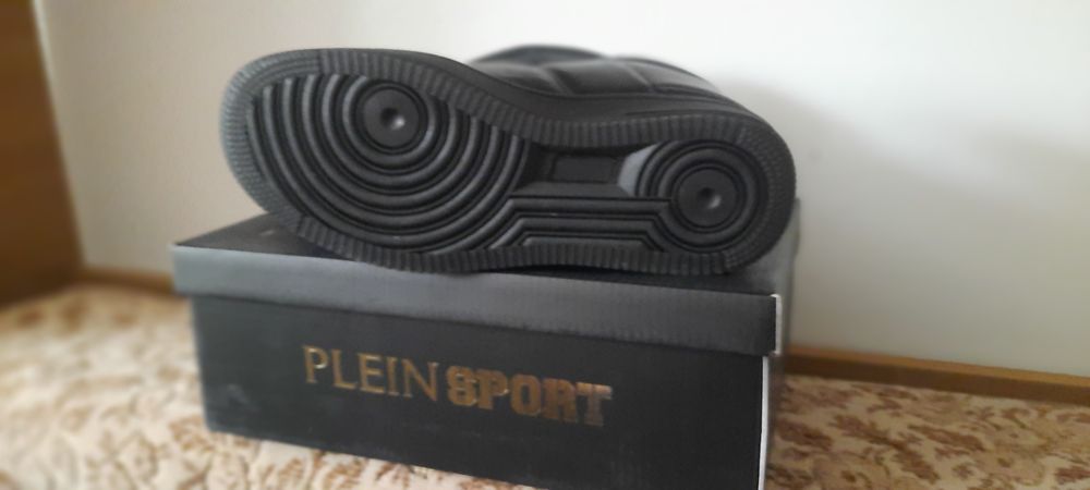 NEGOCIABIL Sneakers Plein sport 39