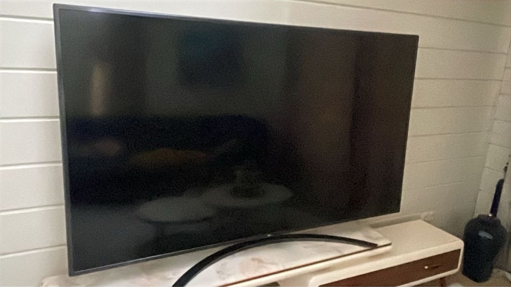 Продам телевизор LG 82’’ (207 см) диагональ