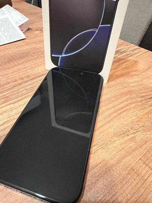 İphone 16 pro BLACK titanium