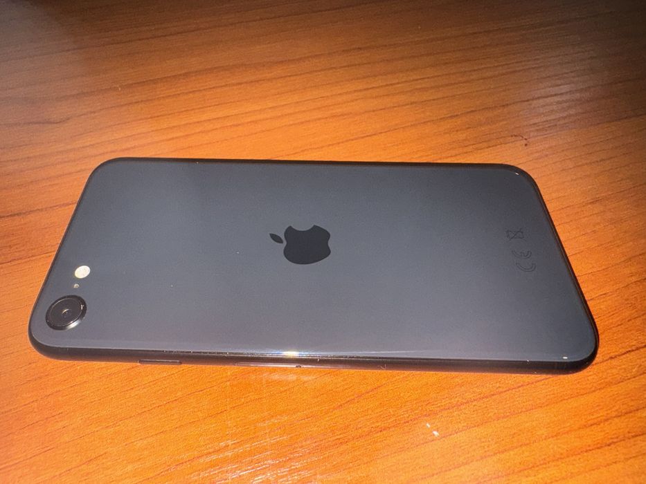 Продам iPhone SE