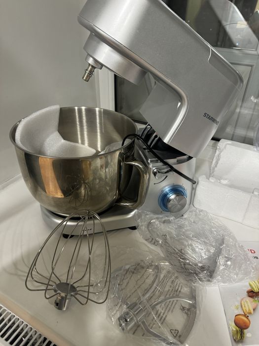 Миксер Starwind SPM8183 серебристый