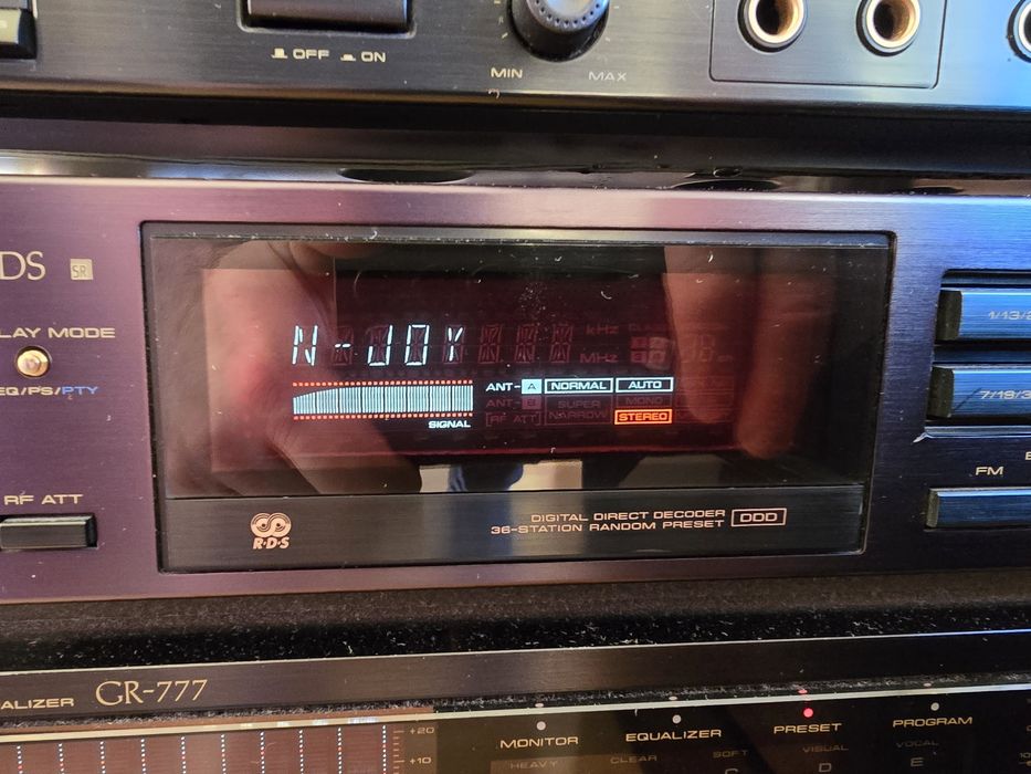 Продавам тунер Pioneer F 550 RDS