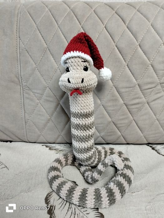 Продаётся игрушка.