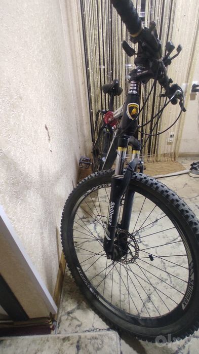 Velosiped yaxshi holatda aybi bor skoristga otmidi qulf bln balon yang