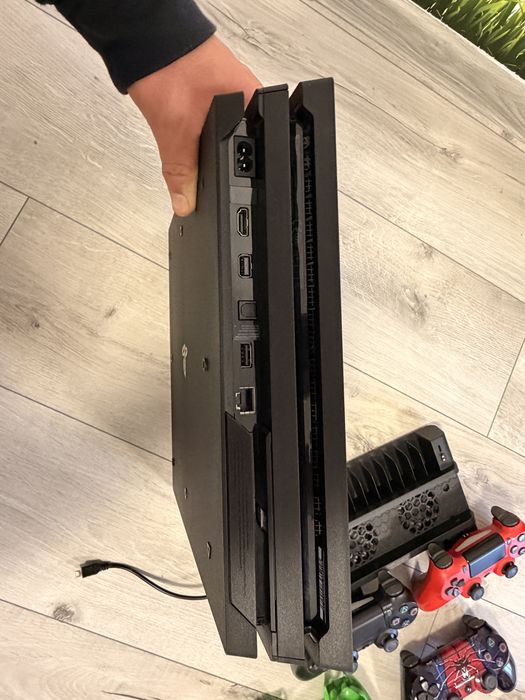 Consola PS4 PRO, 1 TB, editie Fortnite