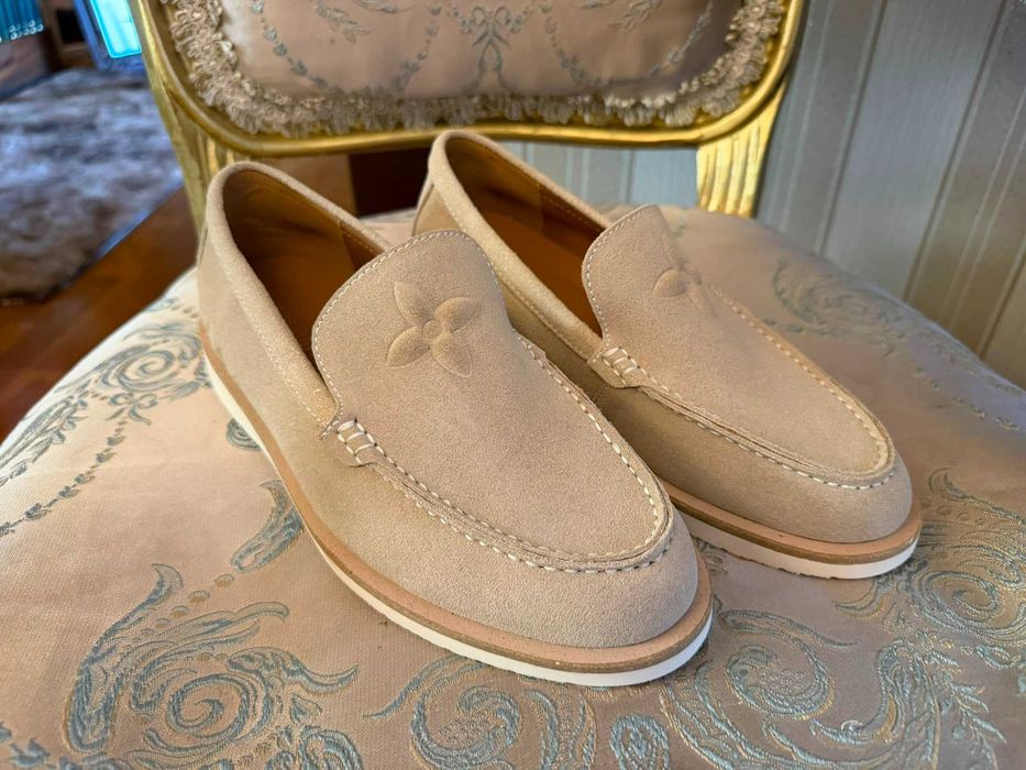 Mocasini Louis Vuitton bej din piele întoarsă