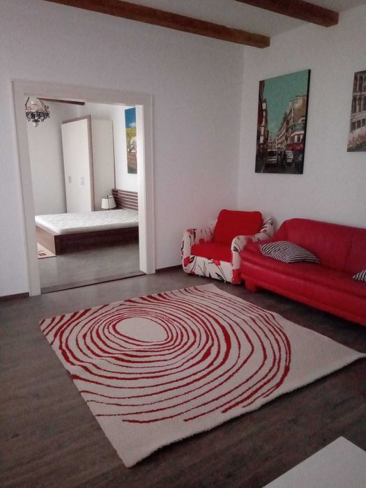 Inchiriez apartament 2 camere, in casa,  zona centrala