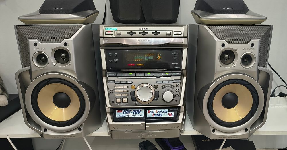Sony RXD8S с оригинални те си Тонколони