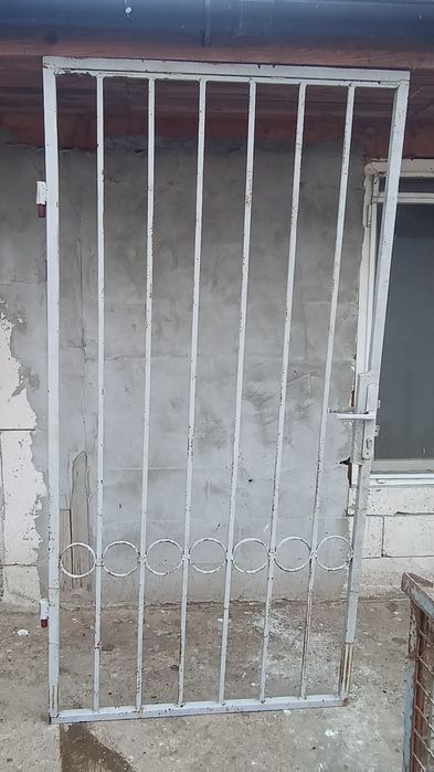 Vând porți+poartă mică din fier